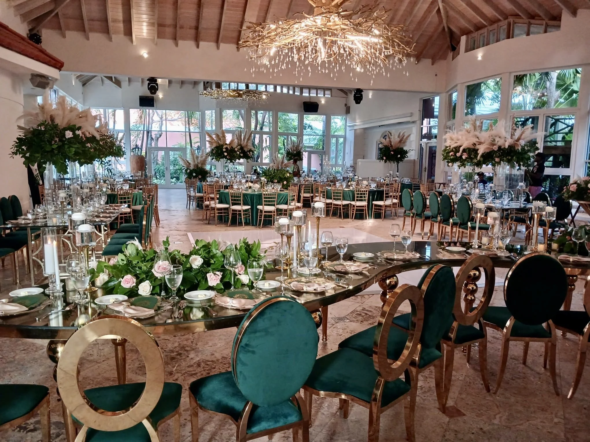 Kamalame Terrace at Sapodilla, with garden views and a set dining space